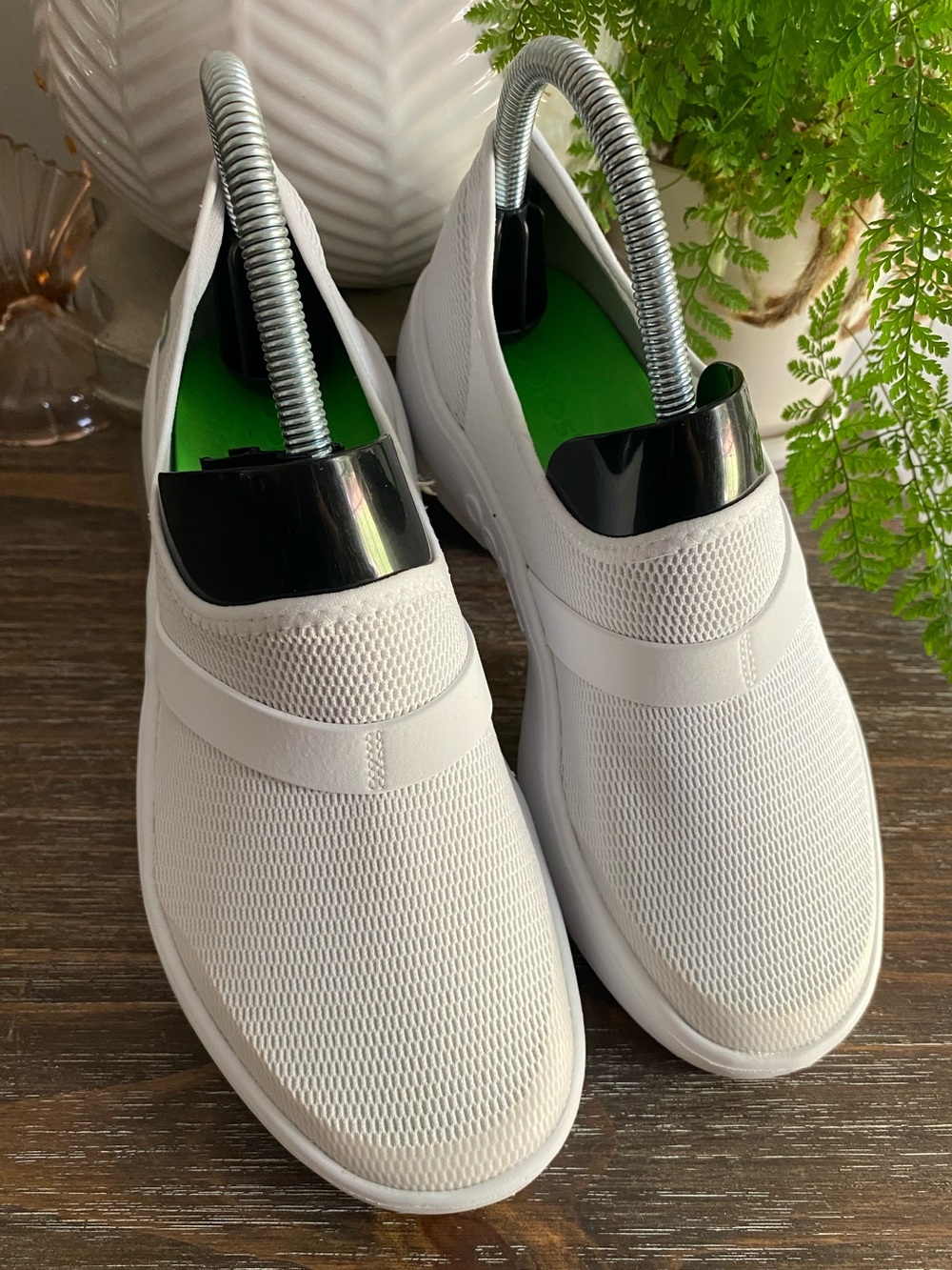 OOFOS OOmg Low Mesh Slip On Recovery Comfortable Shoes Sneakers Womens 7 White - Picture 5 of 10